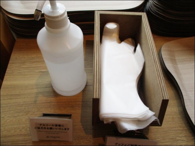 梅小路ポテル京都のレストランは手袋を着用する